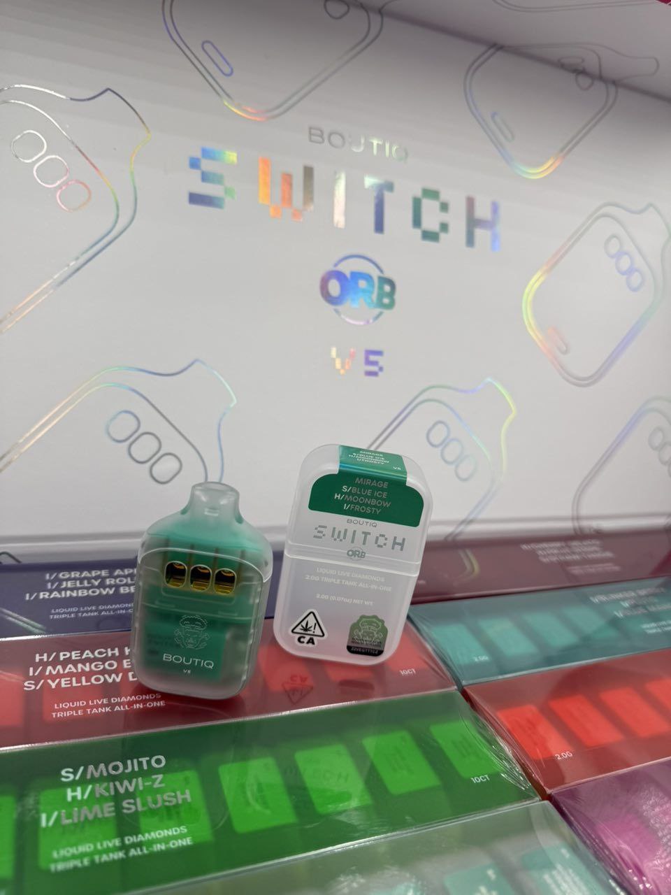 Boutiq Switch V5 ORB limited edition 3-chamber disposable vape with Live Diamonds | Boutiqdispo.com
